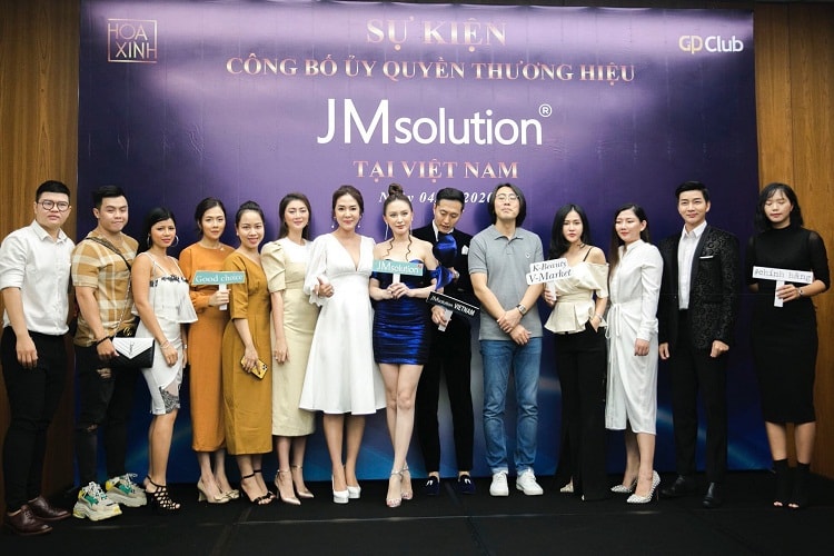 Tỷ phú Hàn Quốc hợp tác với công ty mỹ phẩm Việt