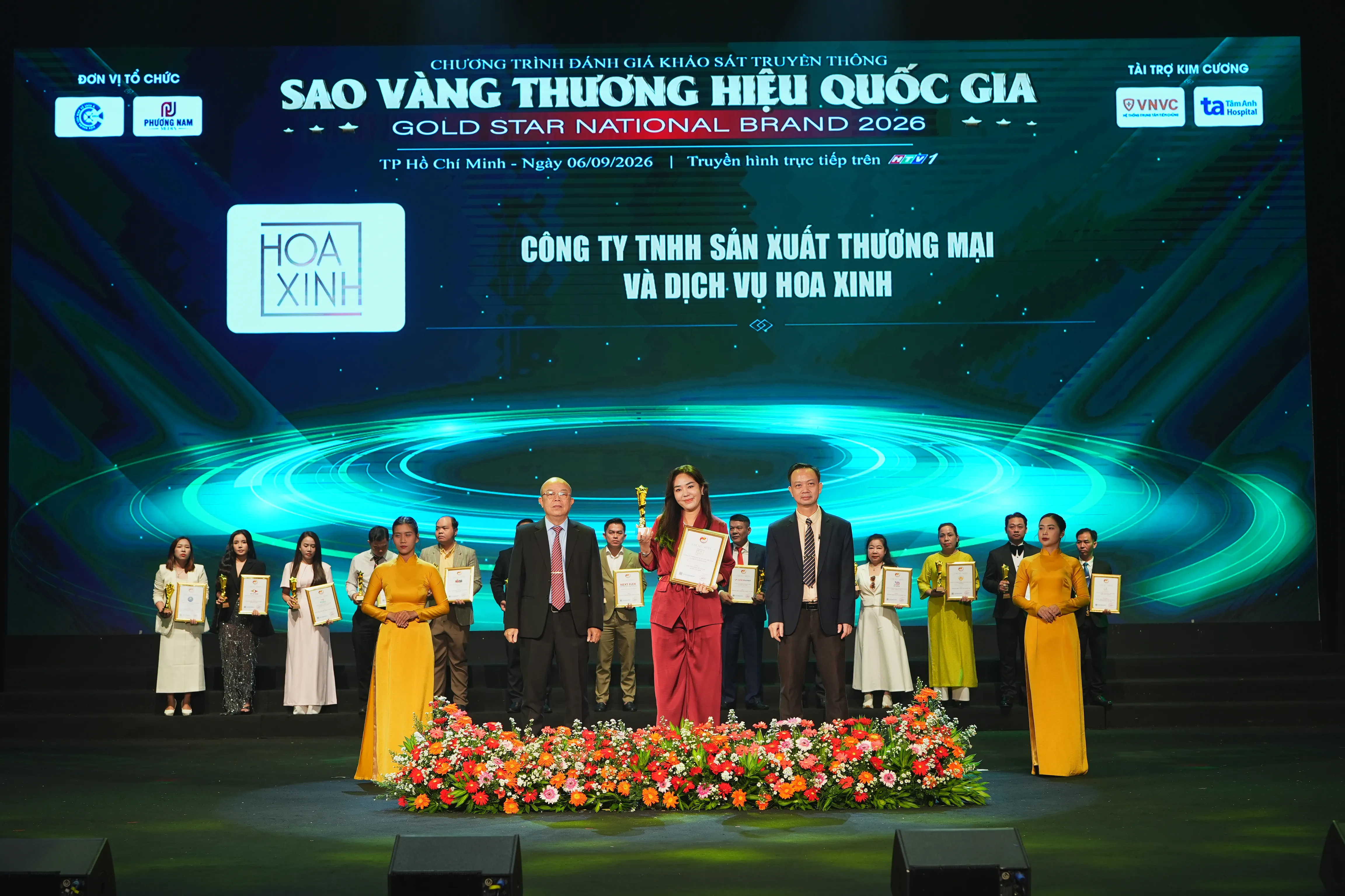 Hoa Xinh Group được vinh danh Top 10 Thương Hiệu Xuất Sắc Quốc Gia 2026