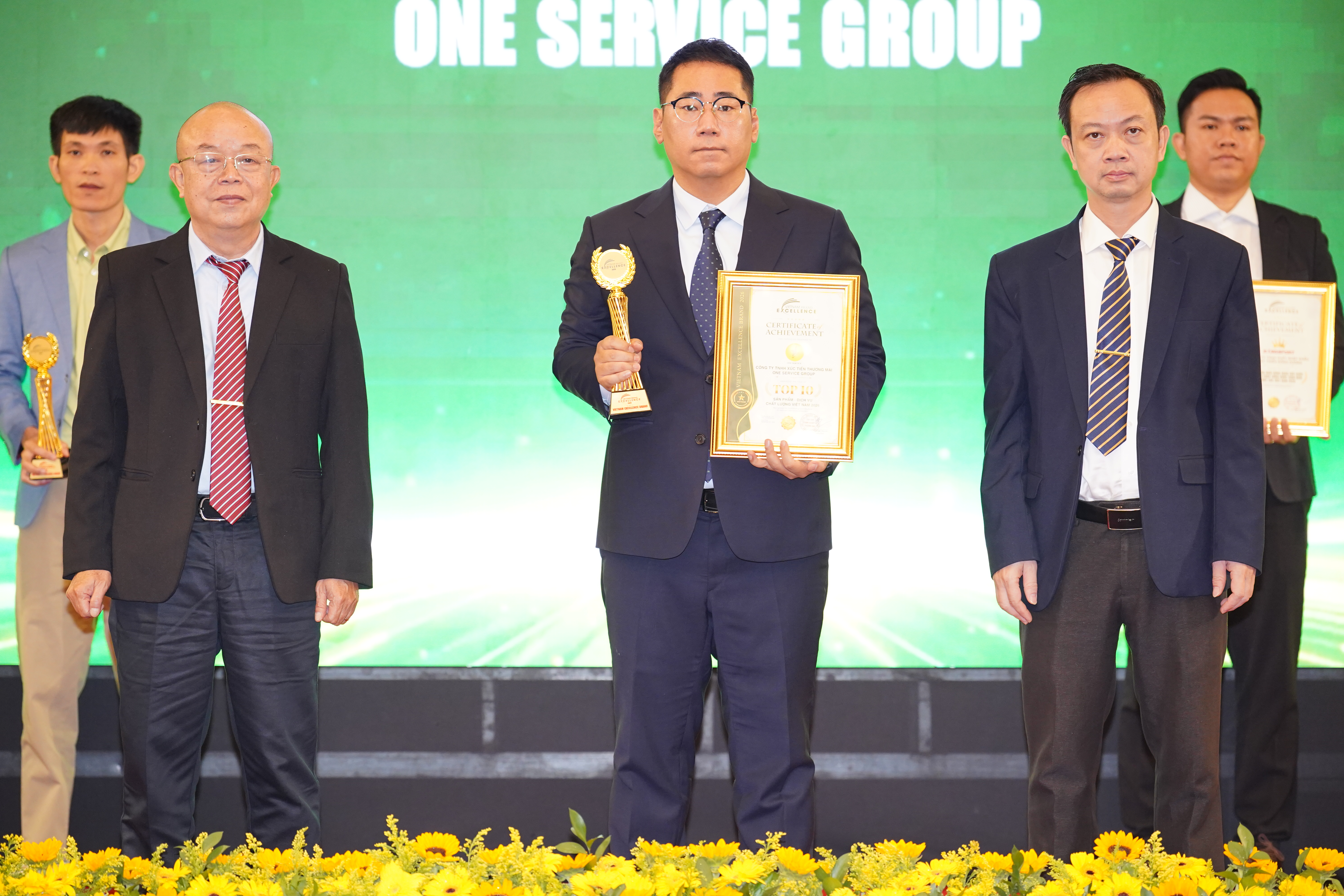 One Service Group đạt Top 10 Vietnam Quality Products & Services 2026 với hệ giải pháp hỗ trợ toàn diện cho doanh nghiệp 